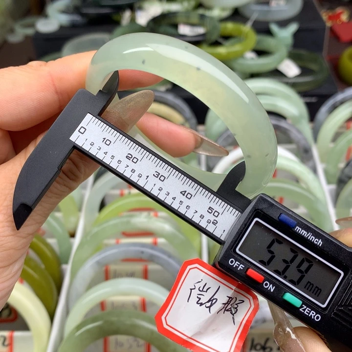蛇纹石玉未镶嵌手镯1075