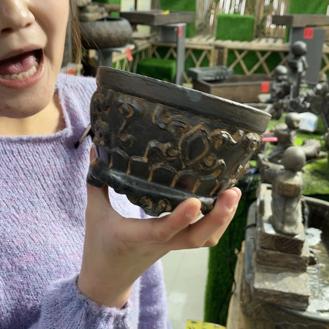 小花盆花盆18个月大