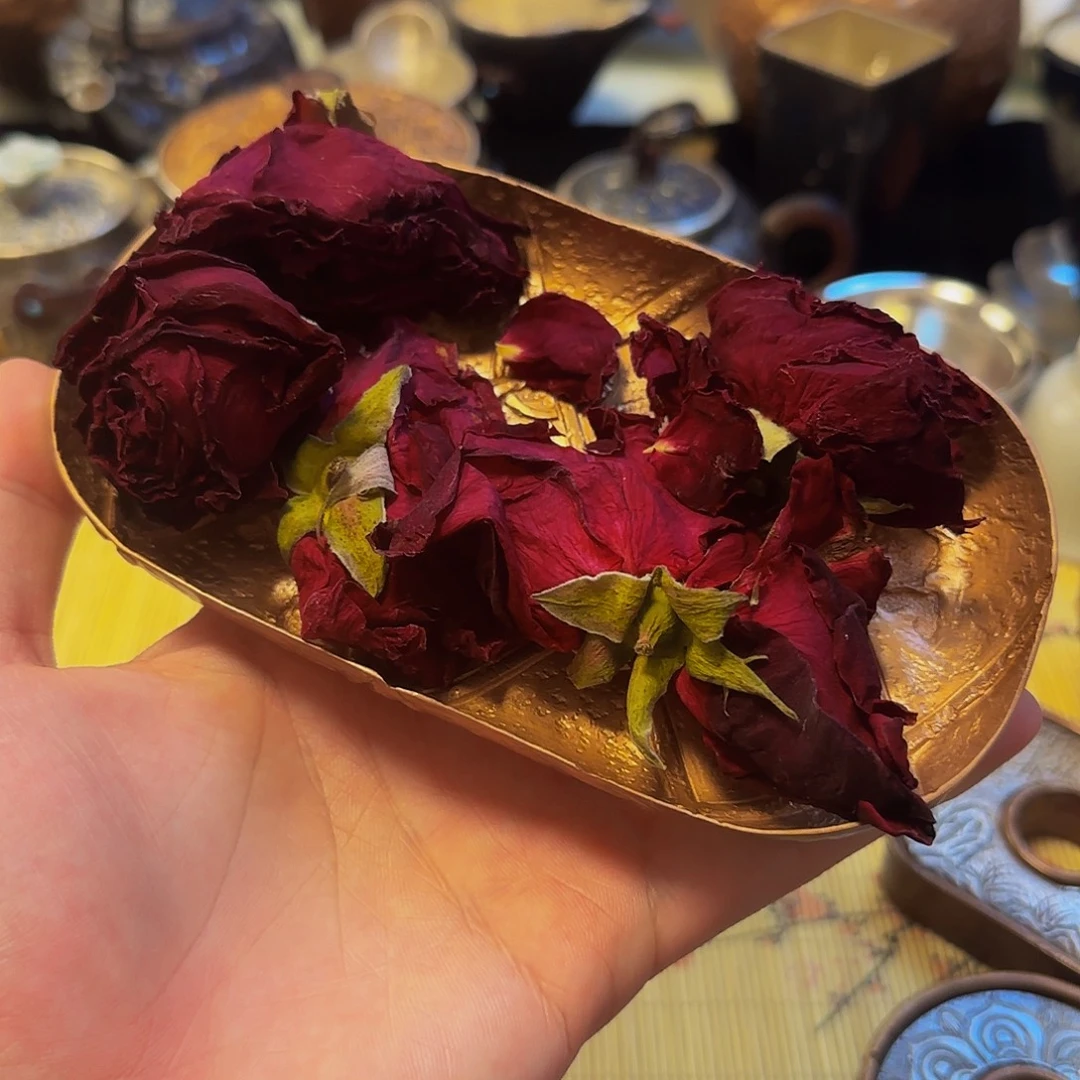 墨红冻干玫瑰泡水喝一大袋