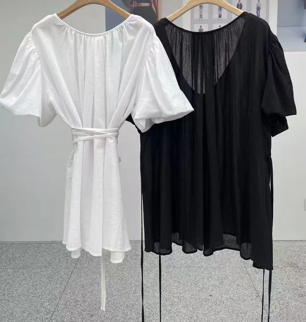 后绑带设计款上衣泡菜国东大门