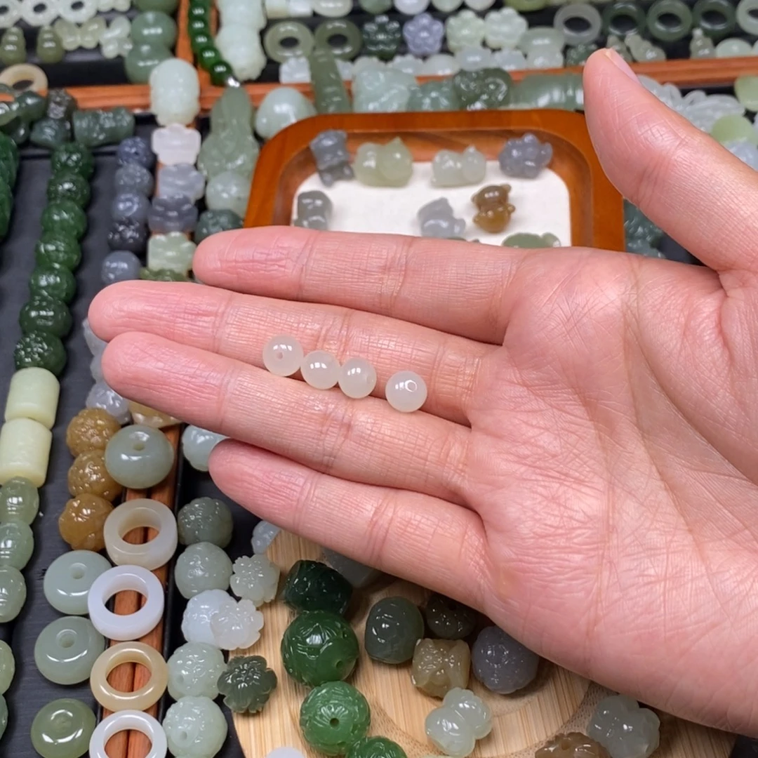 姑***白和田玉未镶嵌颈饰