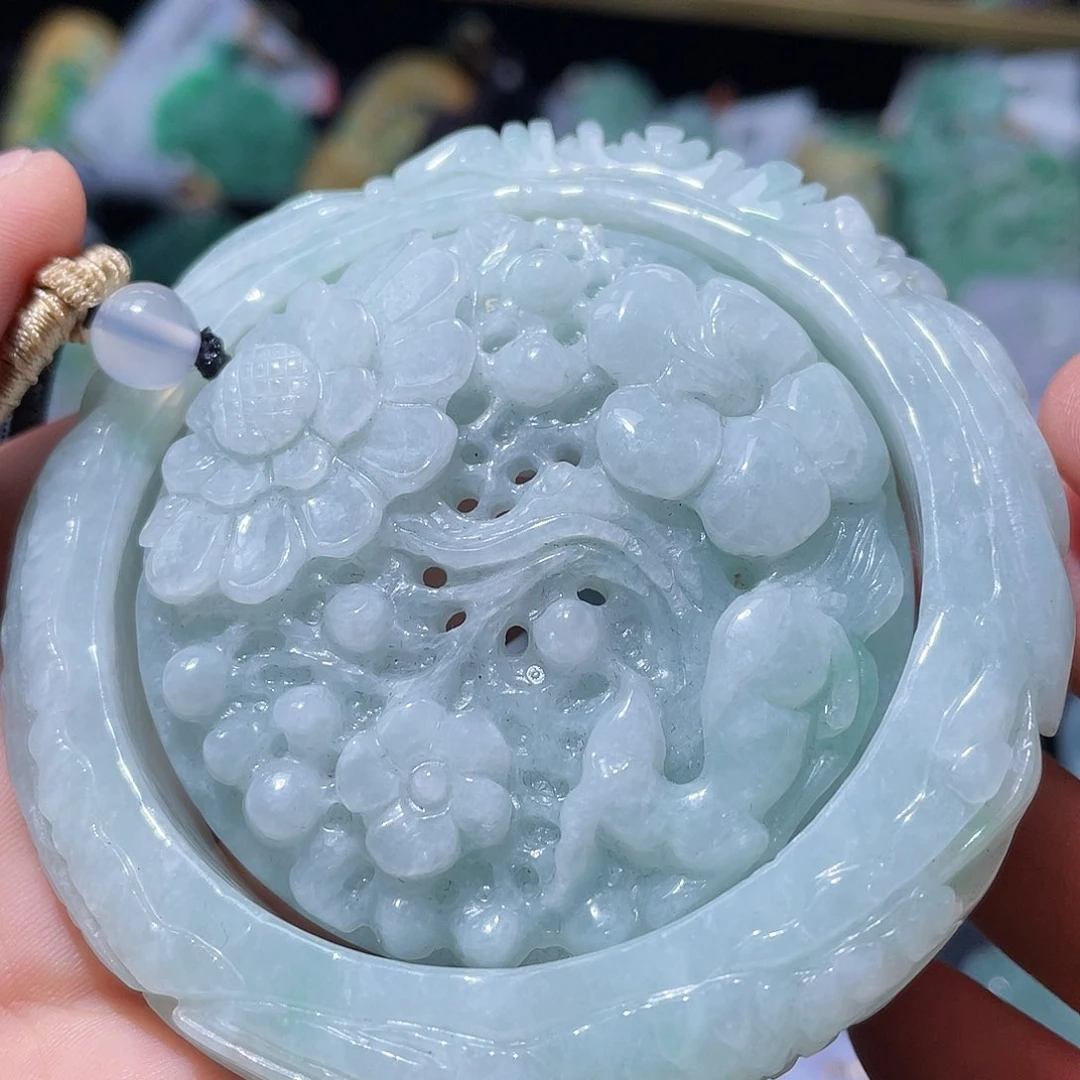 颈饰未镶嵌翡翠一个