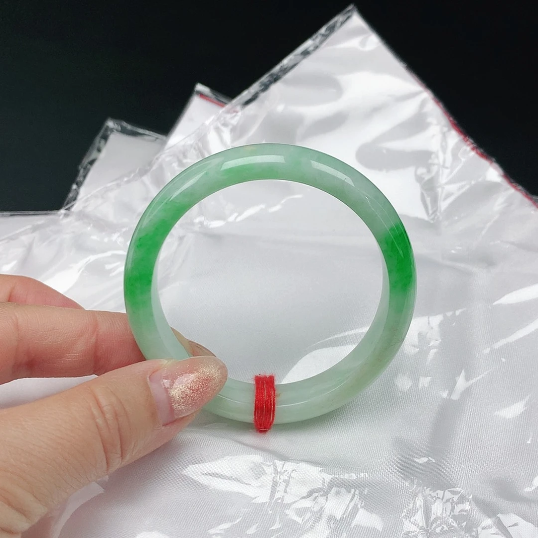 翡翠手镯未镶嵌翡翠072