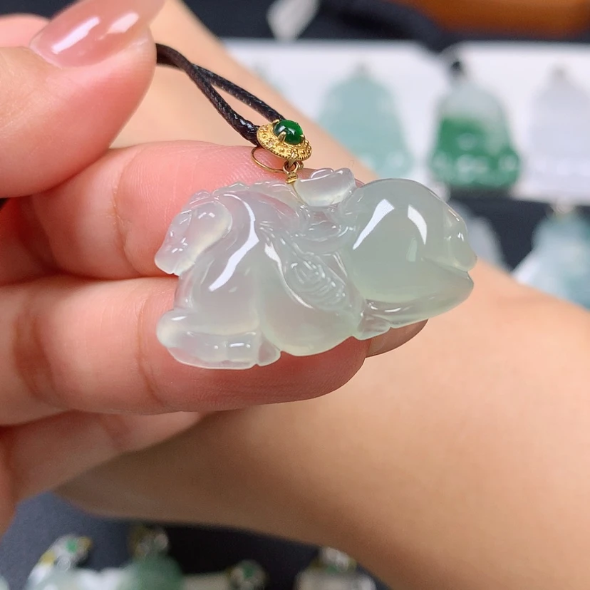 【闪购商品】翡翠18K金镶嵌颈饰唐马