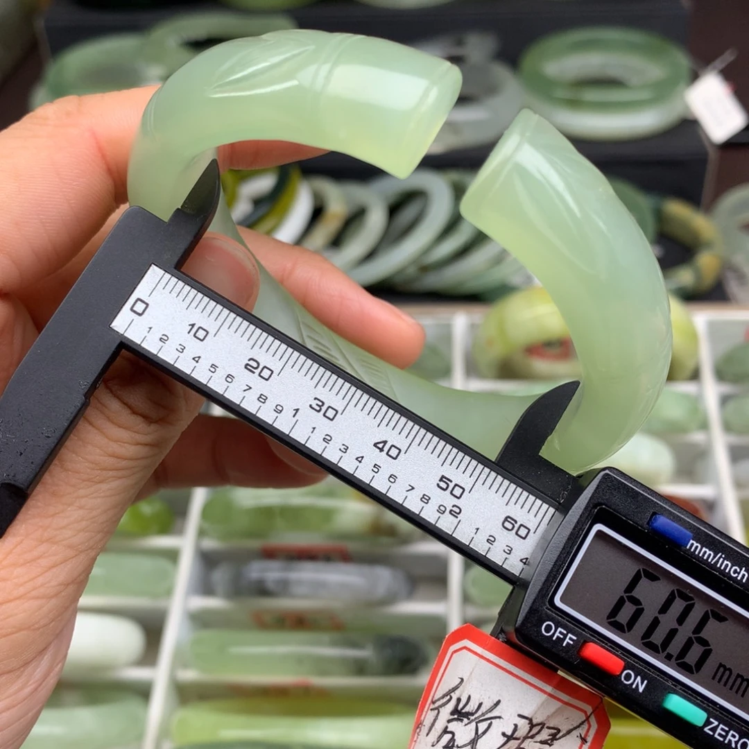 蛇纹石玉未镶嵌手镯503