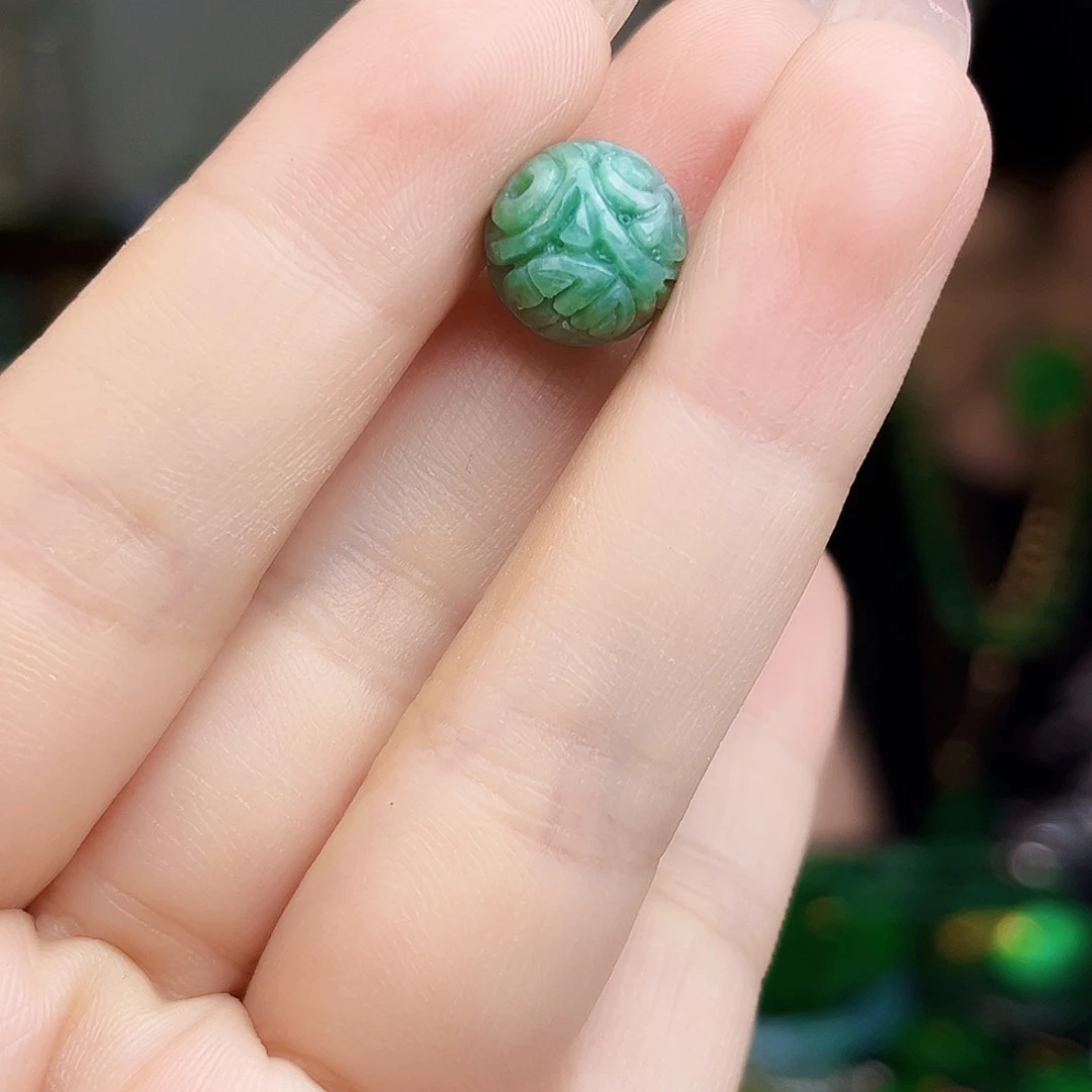 翡翠未镶嵌颈饰多样性