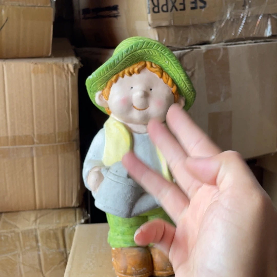 【闪购商品】氧化镁拿水壶小男孩摆件