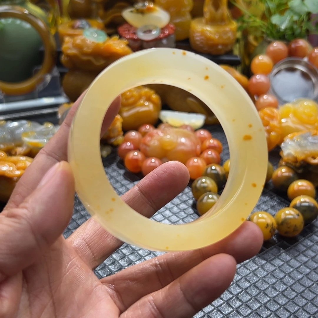 石英质玉未镶嵌颈饰