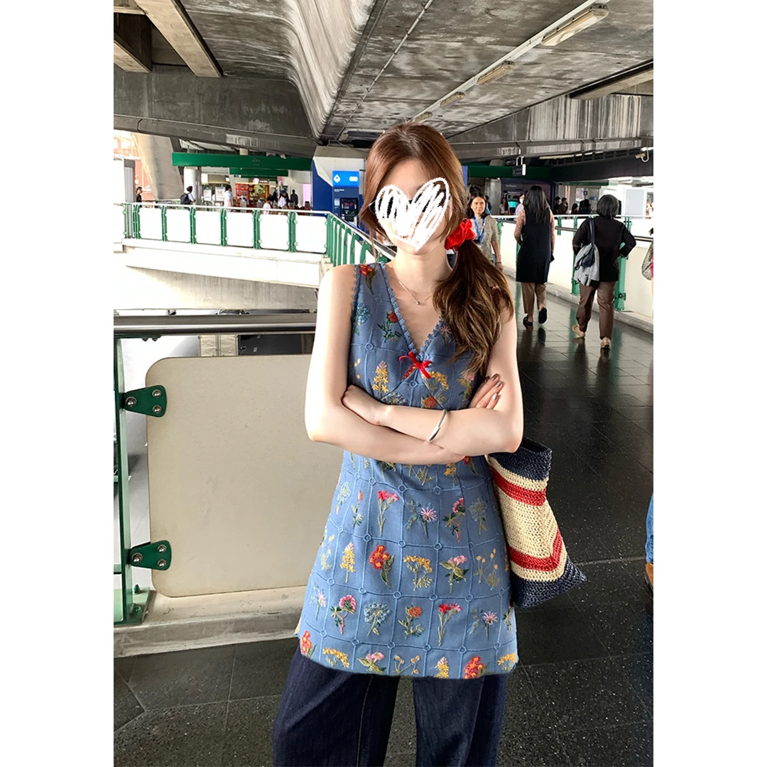 【卡普里蓝】蕾丝边V领波浪边拼接重工花朵刺绣裙