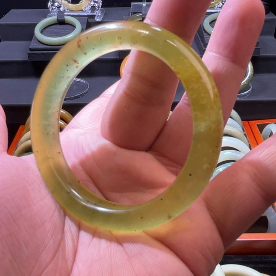 岫玉手镯未镶嵌三八节