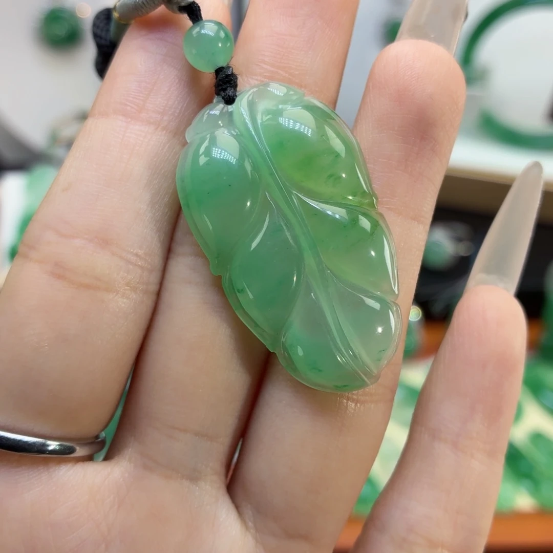 石英质玉（非洲翠）未镶嵌颈饰AB