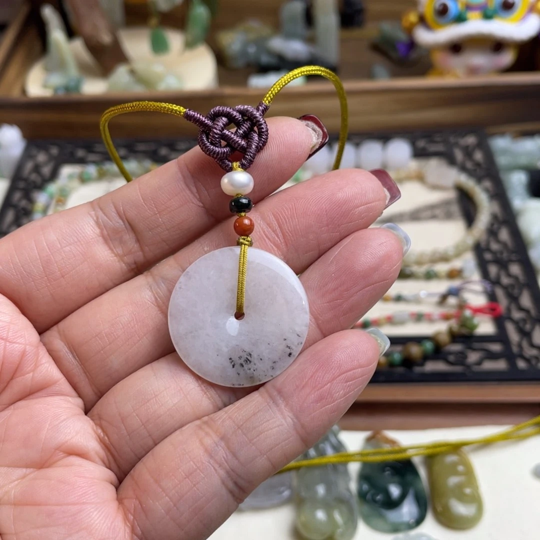 翡翠挂件未镶嵌乌鸡平安扣