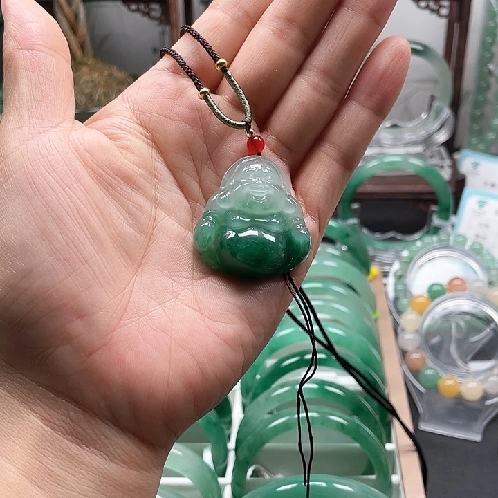 颈饰未镶嵌石英质玉