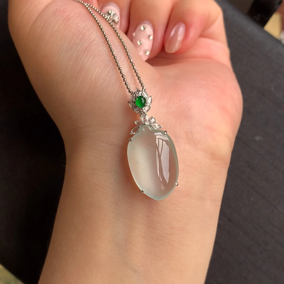 颈饰18K金镶嵌翡翠天然翡翠