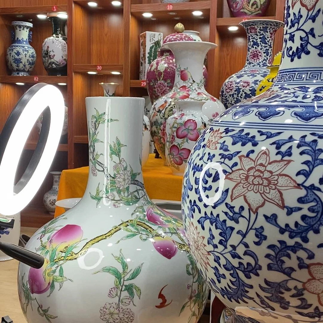 摆件努****年景德镇陶瓷天球瓶