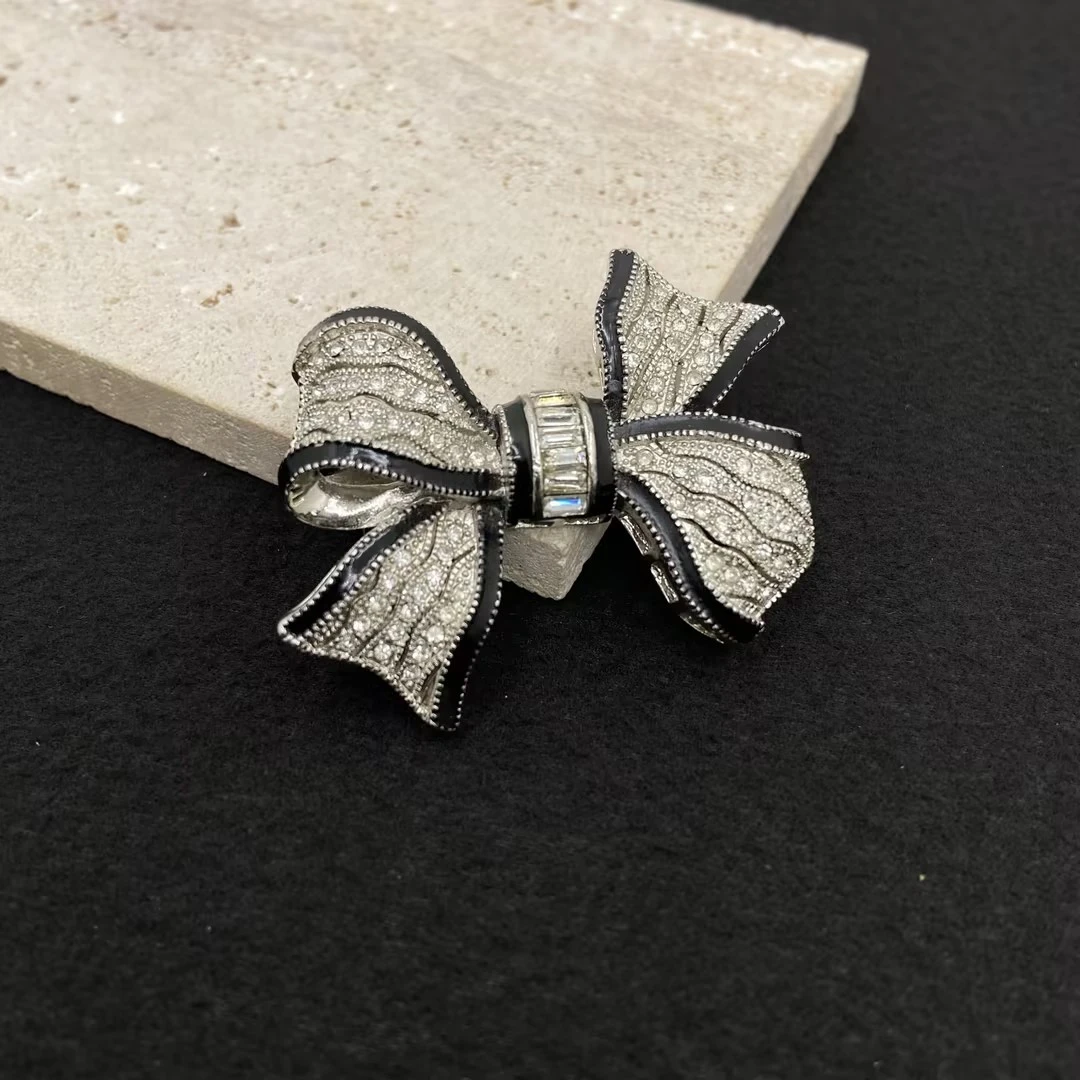 合金羽毛胸针 【Liz璇子】Graziano莱茵石蝴蝶结胸针H48622无鉴赏期