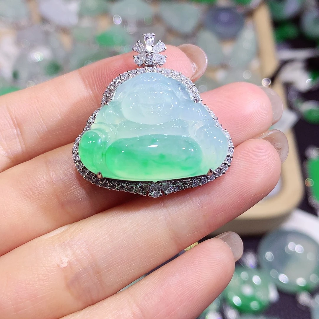 翡翠18K金镶嵌颈饰佛