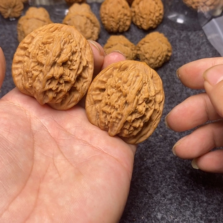 文玩核桃吊坠44.5麦穗虎头