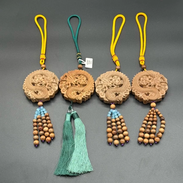 金丝楠木新料龙挂牌