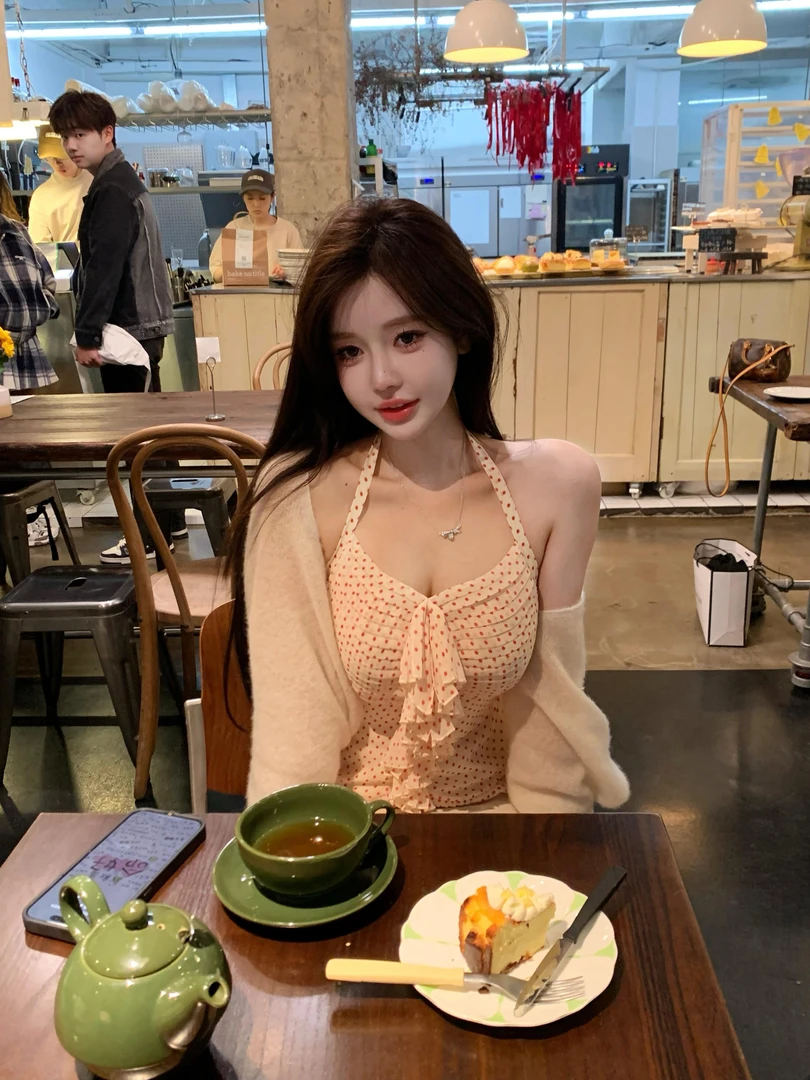 【美神降临】夏季新款韩系设计感纯欲收腰性感挂脖背心配蕾丝边半裙