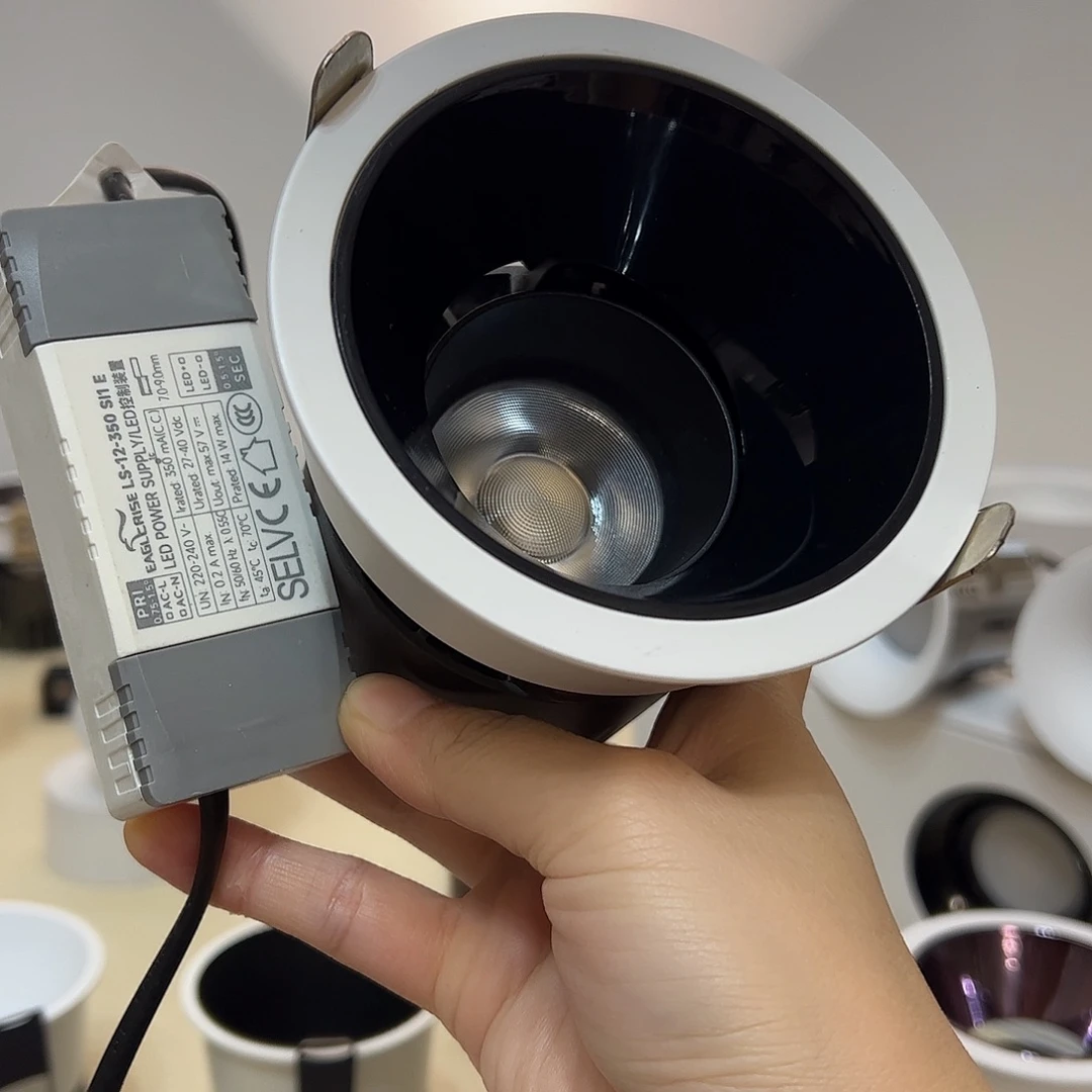 铝21个95孔 宏尚射灯 黑杯18瓦 3000k 普瑞95显+伊戈尔驱动