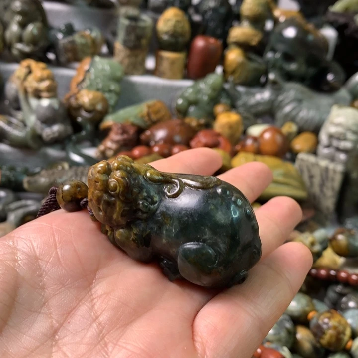 未镶嵌岫岩河磨玉（透闪石质玉）把件