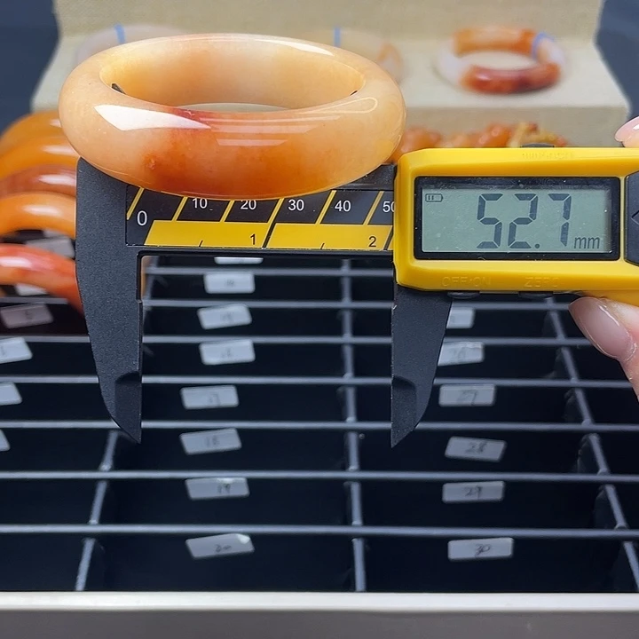 石英岩玉未镶嵌手镯6号