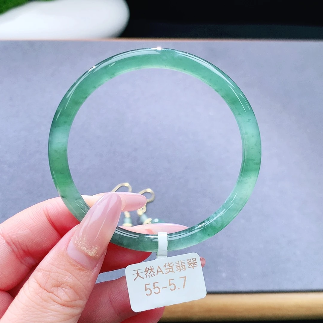 未镶嵌手镯（圆镯）翡翠