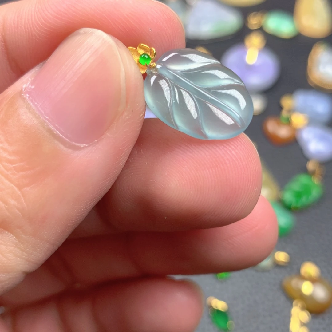 【闪购商品】颈饰18K金镶嵌翡翠翡翠