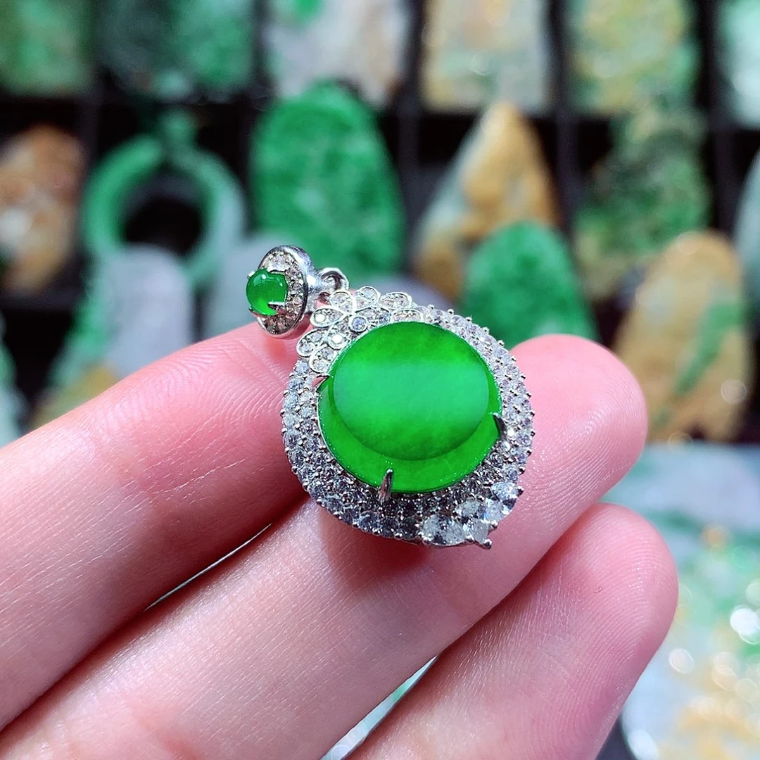 翡翠未镶嵌颈饰彤挂件