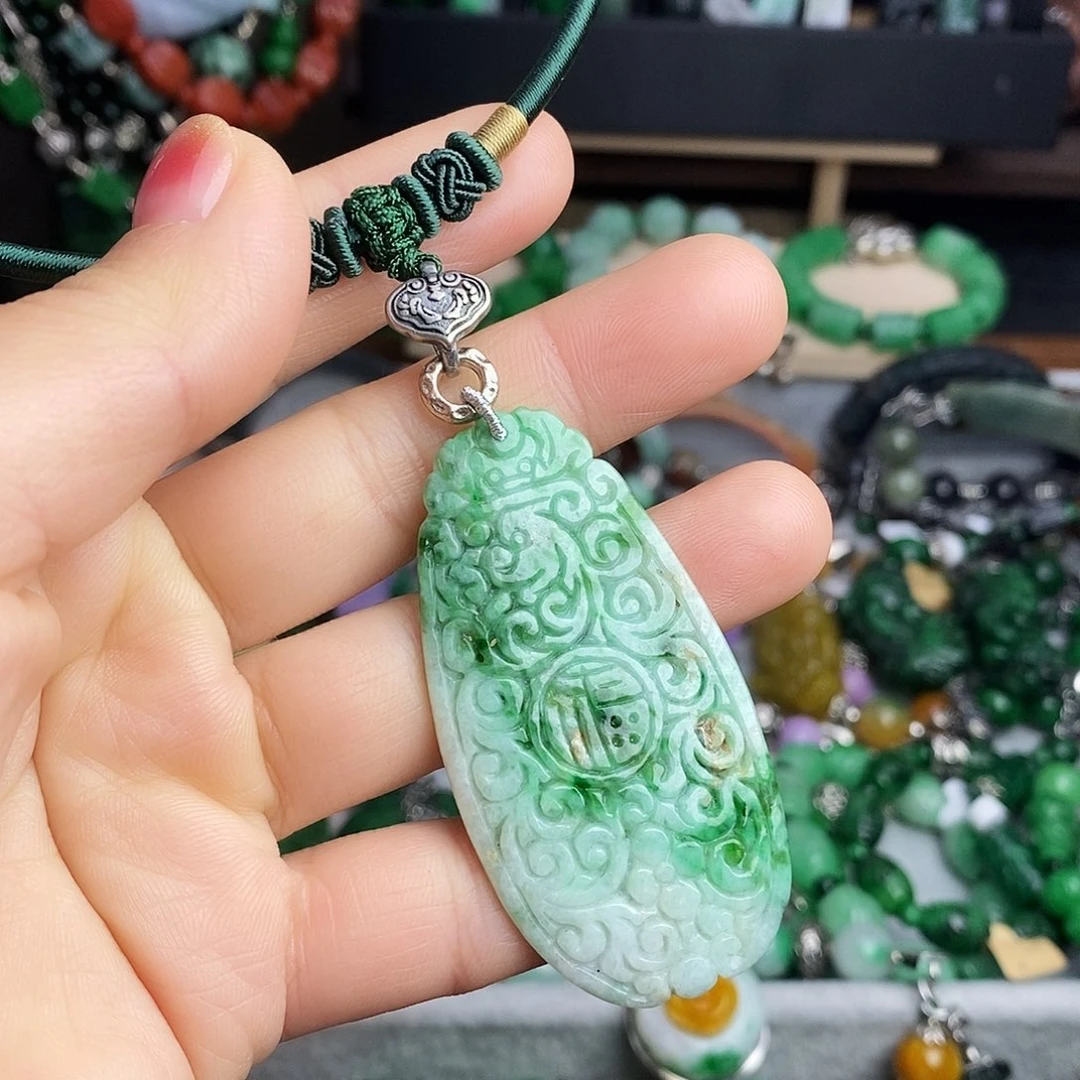 翡翠未镶嵌颈饰99