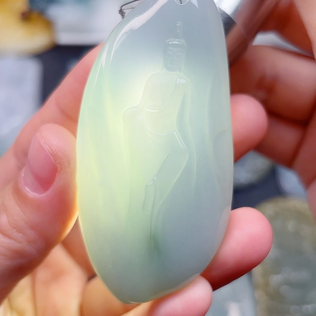 翡翠未镶嵌颈饰观音