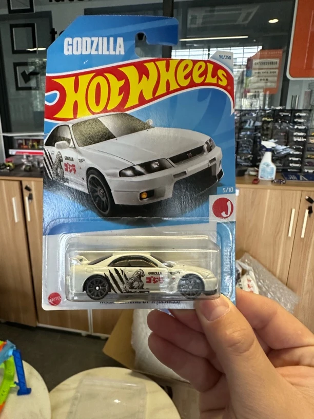 风火轮日产尼桑gtr r33默认瑕疵不包壳裂