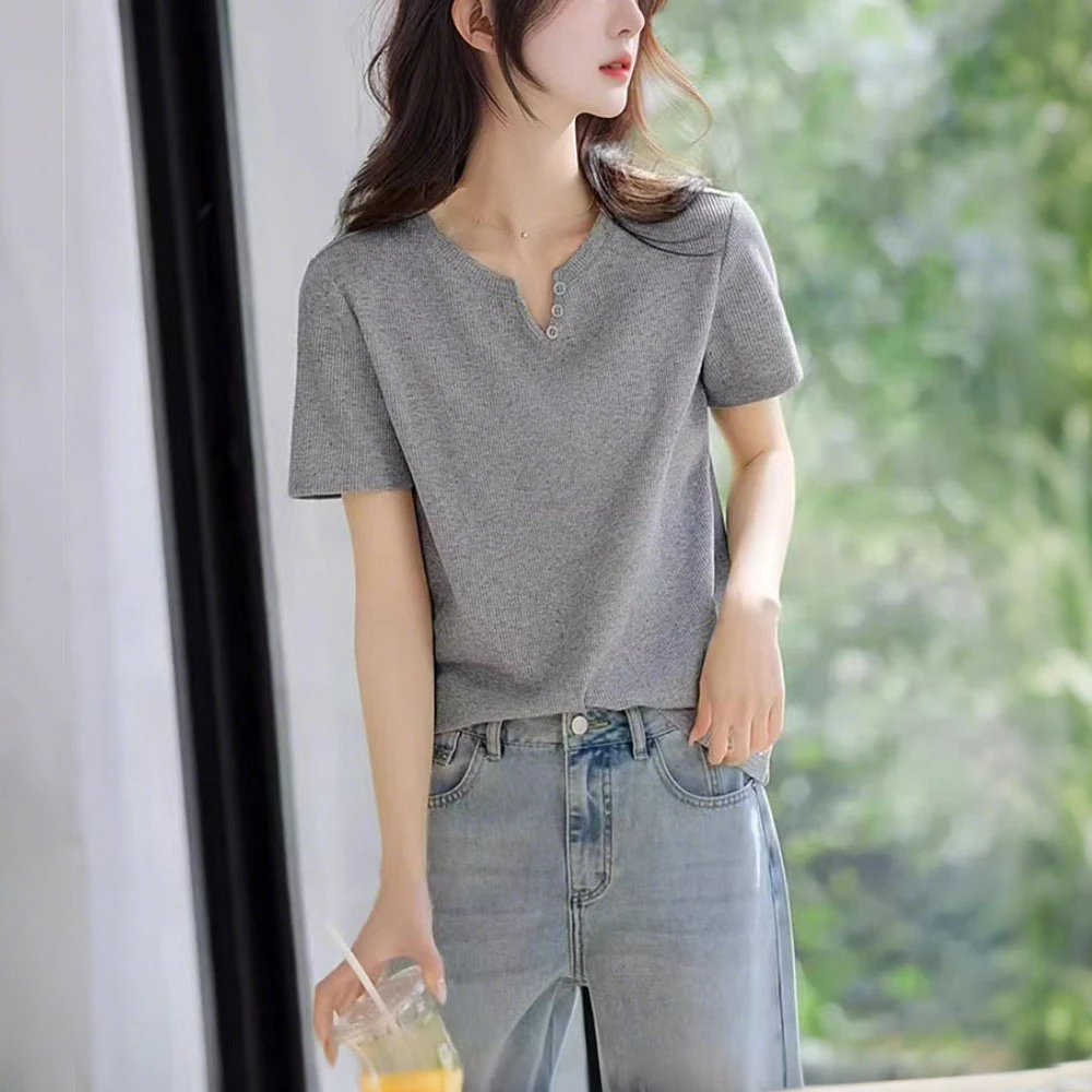 韩系氛围感穿搭正肩V领纯色短袖T恤女夏季新款棉质设计感纽扣上衣