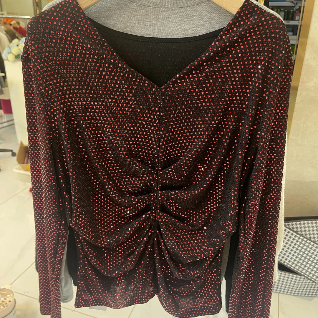 酒红色时尚款长袖