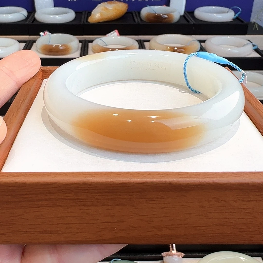 和田玉未镶嵌手镯