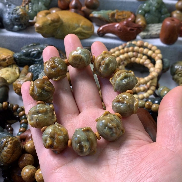 未镶嵌岫岩河磨玉（透闪石质玉）把件