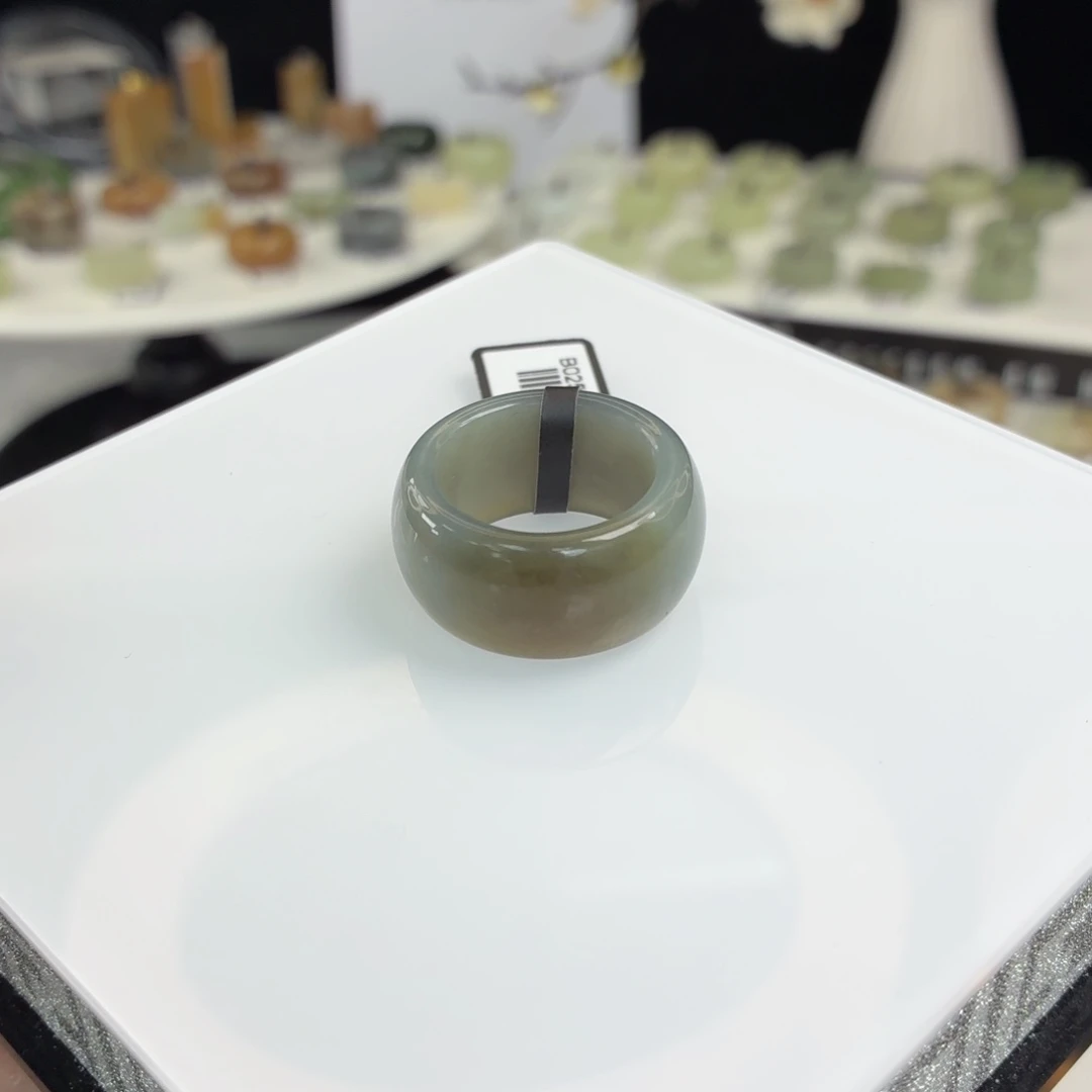 和田玉（糖玉）未镶嵌戒指Q33蓝糖轮胎18.3不退换