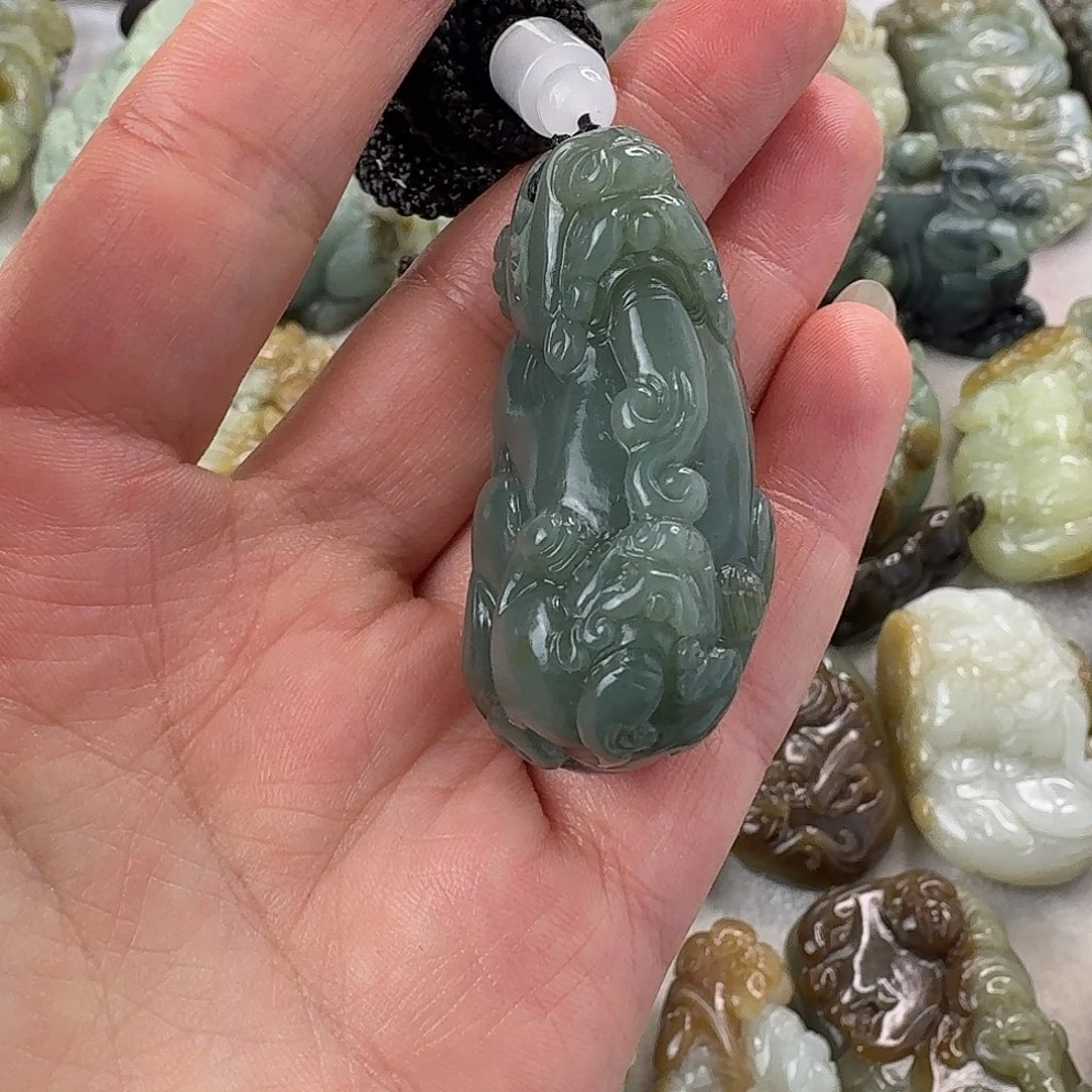 和田玉未镶嵌把件