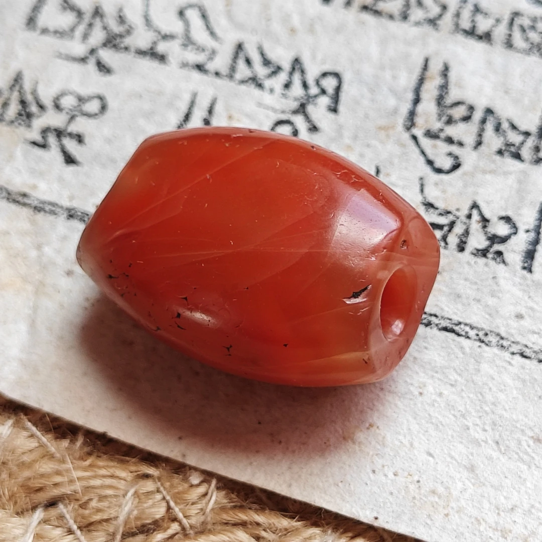 西藏藏传老甘南红玛瑙勒子对孔24毫米包浆大压痕多宝颈饰