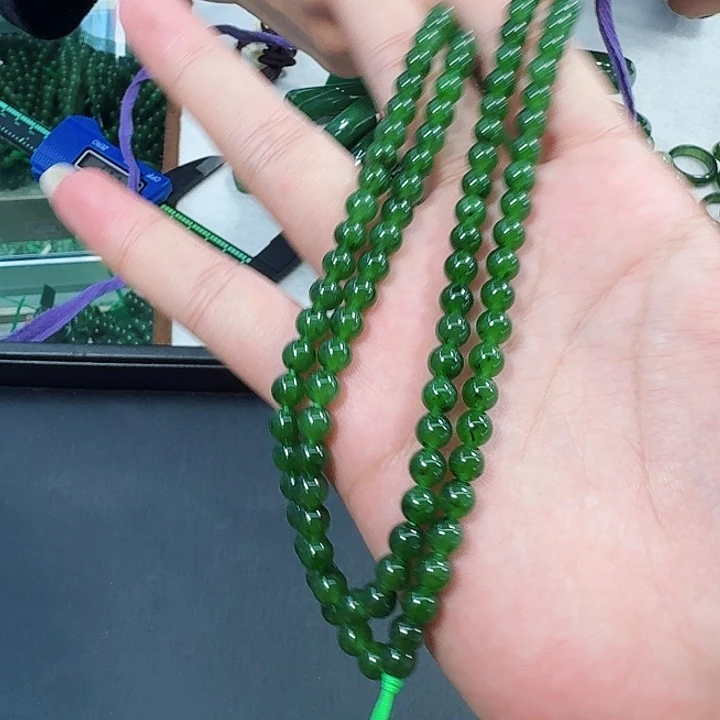 和田玉（碧玉）碧玉小米珠卡5米未镶嵌