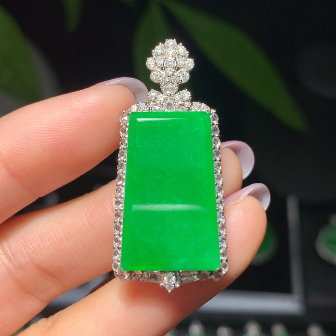 翡翠颈饰18K金镶嵌翡翠