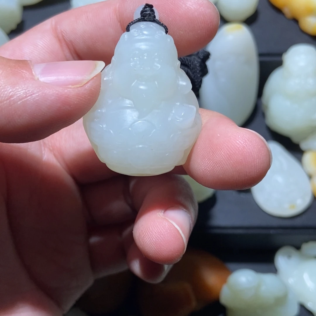 用***4和田玉未镶嵌颈饰