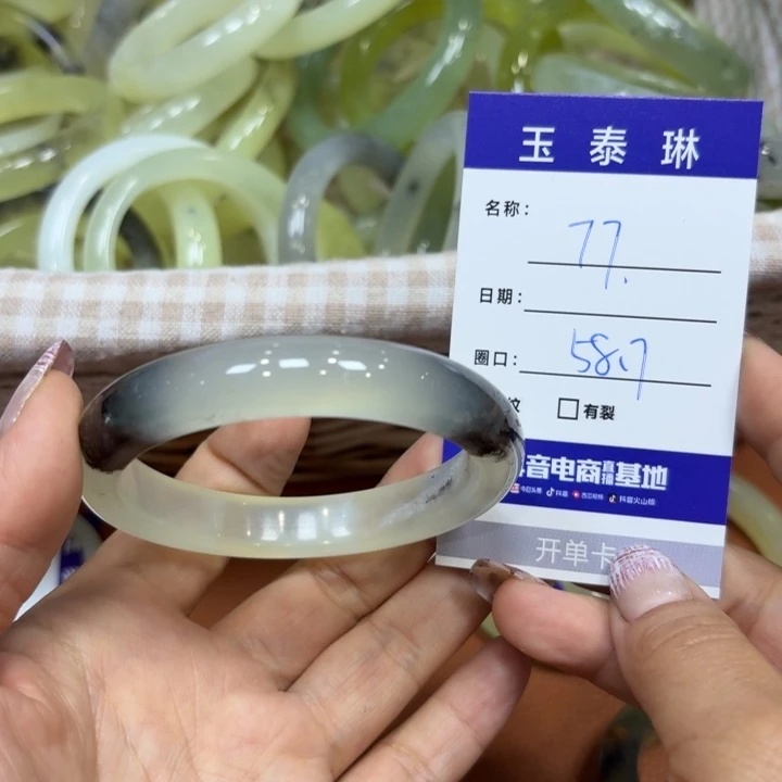 未镶嵌岫玉手镯天然
