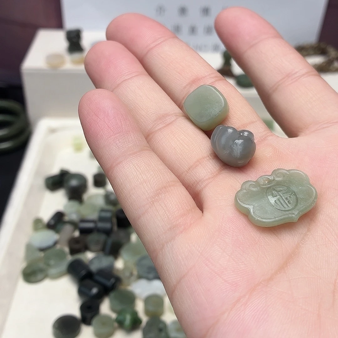 白***榆和田玉未镶嵌颈饰