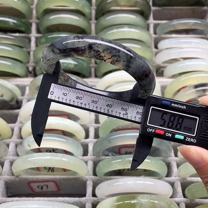 未镶嵌蛇纹石玉手镯83