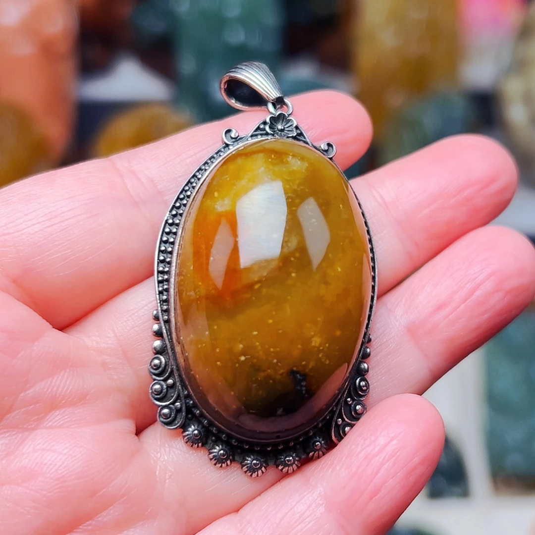 蛇纹石玉未镶嵌颈饰