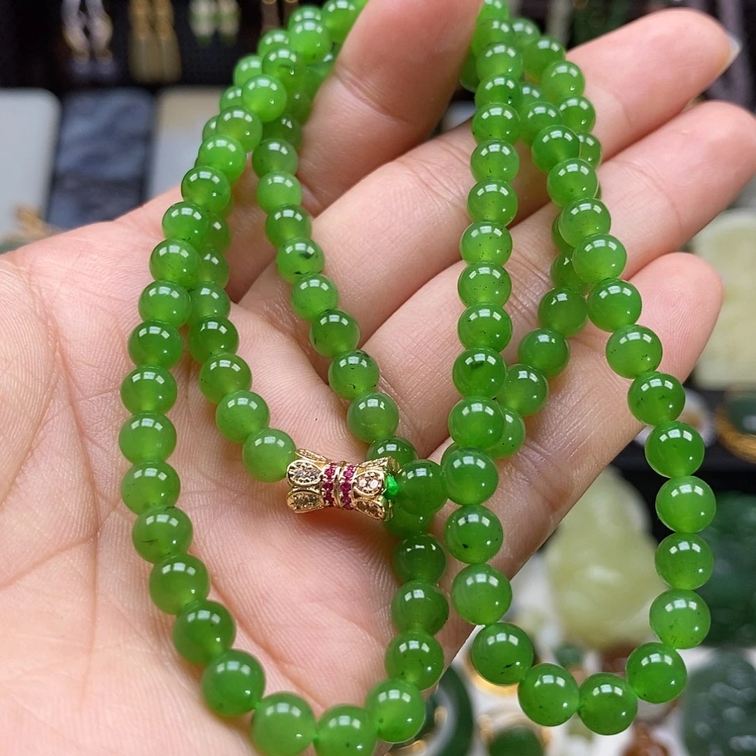 和田玉未镶嵌颈饰精品艳阳绿