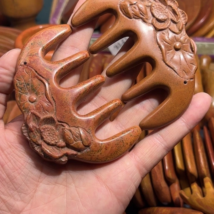 红砭石精品款雕花梳子