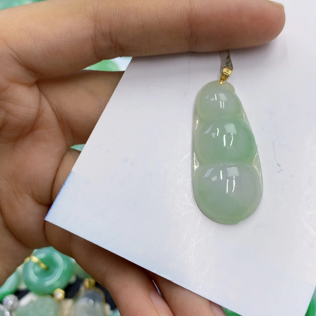 翡翠18K金镶嵌颈饰翡翠